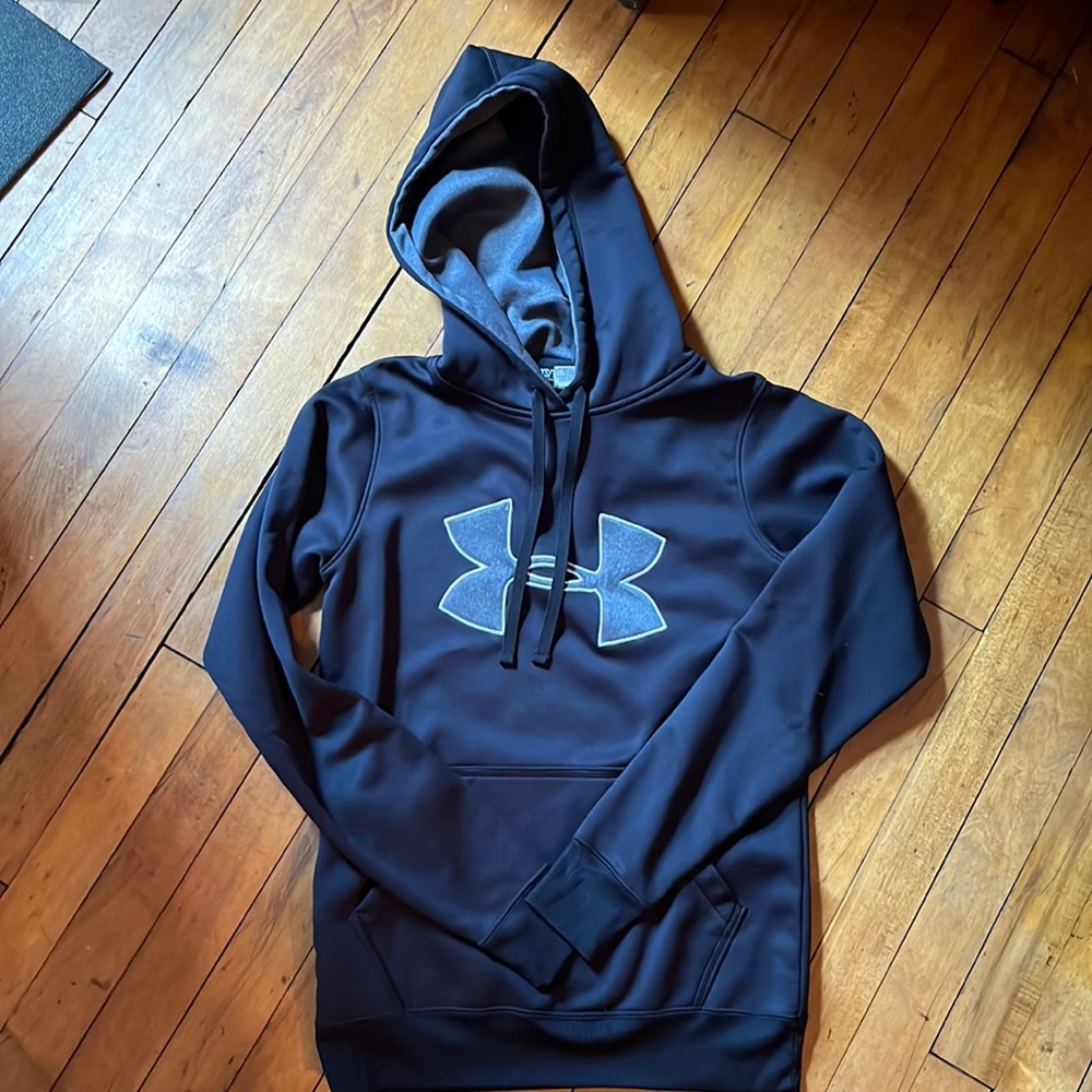 Under Armour black hoodie excellent condition